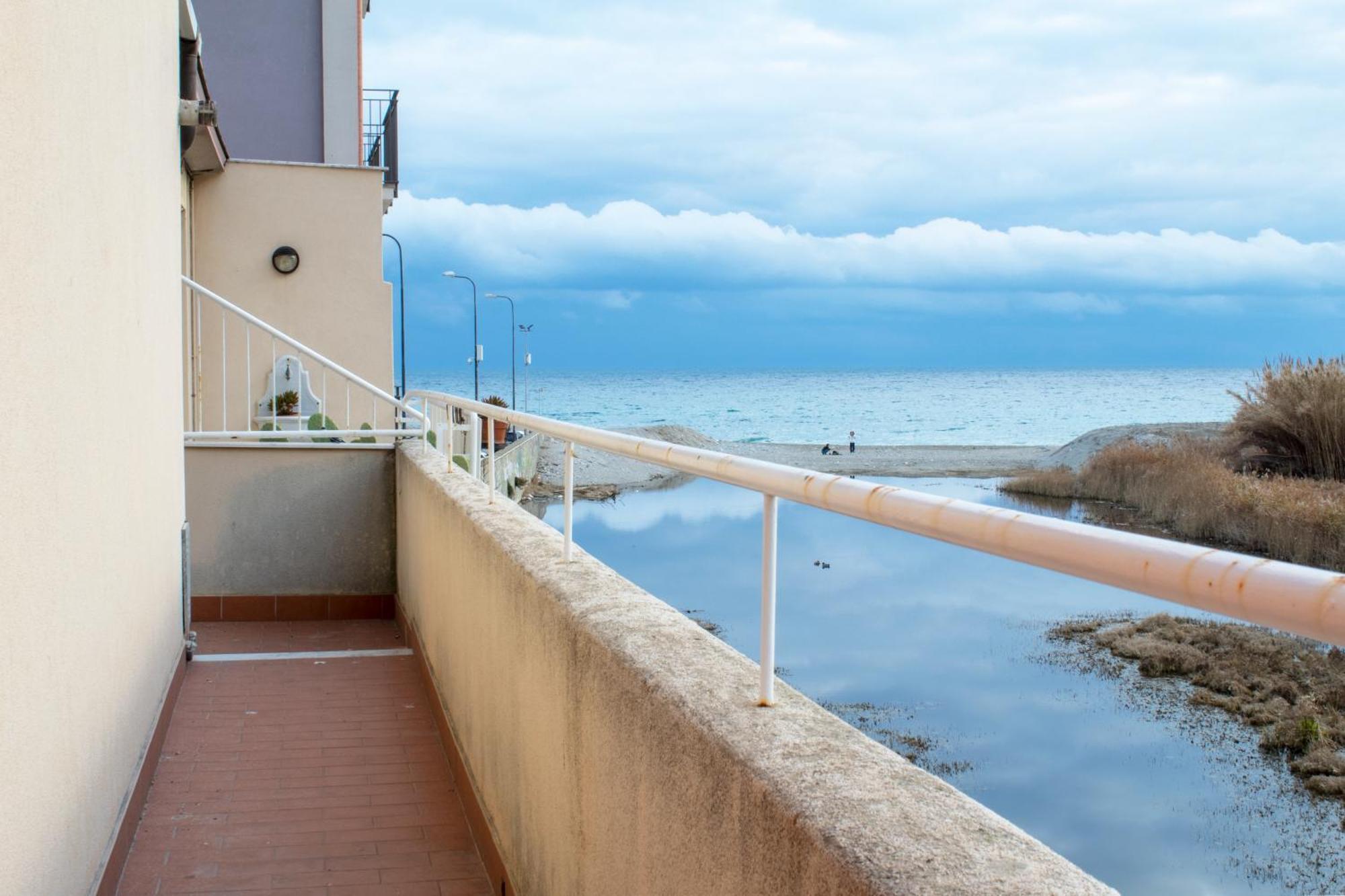 100 Metri Dal Mare Relax A Due Passi Dal Centro Apartment ฟีนาเลลีกูเร ภายนอก รูปภาพ